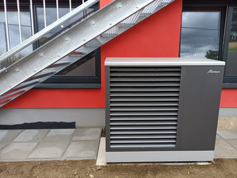 Die modulierende Luft/Wasser-Wärmepumpe MOZART zur Außenaufstellung. | © bösch - heizung, klima, lüftung