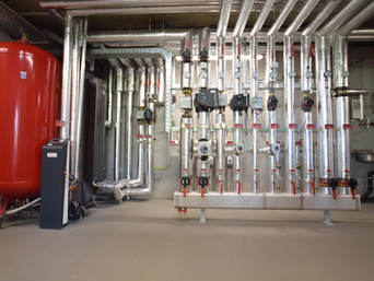 Sole/Wasser Wärmepumpenanlage 73,5 kW – effizient, sparsam, umweltfreundlich. | © bösch - heizung, klima, lüftung