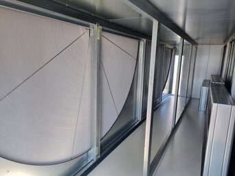 Durch die parallele Anordnung von zwei Rotationstauschern und jeweils vier Ventilatoren in Zuluft und Abluft konnten sowohl die aktuell gültige EU 1253/2014 Verordnung als auch die Anforderungen des Gebäudes eingehalten werden.   | © bösch heizung.klima.lüftung