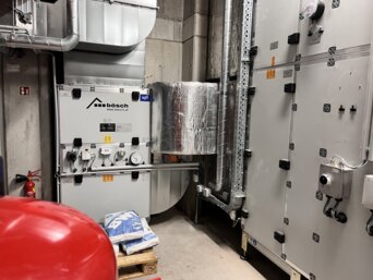 Komplett im Werk gefertigt: das Abluft-Gerät für die Tiefgarage mit einer Luftleistung von 4.500 m³/h. | © Walter Bösch GmbH & Co KG