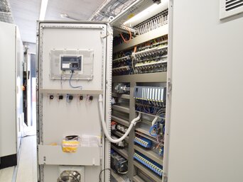 Das ausgeklügelte Volumenstrom-Management kann bei Einzel- und Folgebetrieb ökologisch vorteilhafte Erzeuger maximal auslasten. | © bösch heizung.klima.lüftung