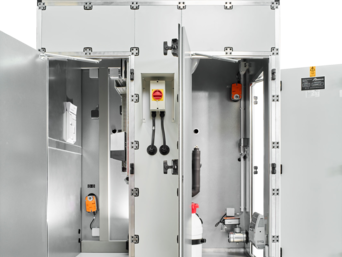 Die Regelung des Lüftungsgerätes und die Hydraulik der Wärmerückgewinnung sind innerhalb des Gerätes in zwei getrennten Kammern außerhalb des Luftstroms untergebracht. | © bösch - heizung.klima.lüftung